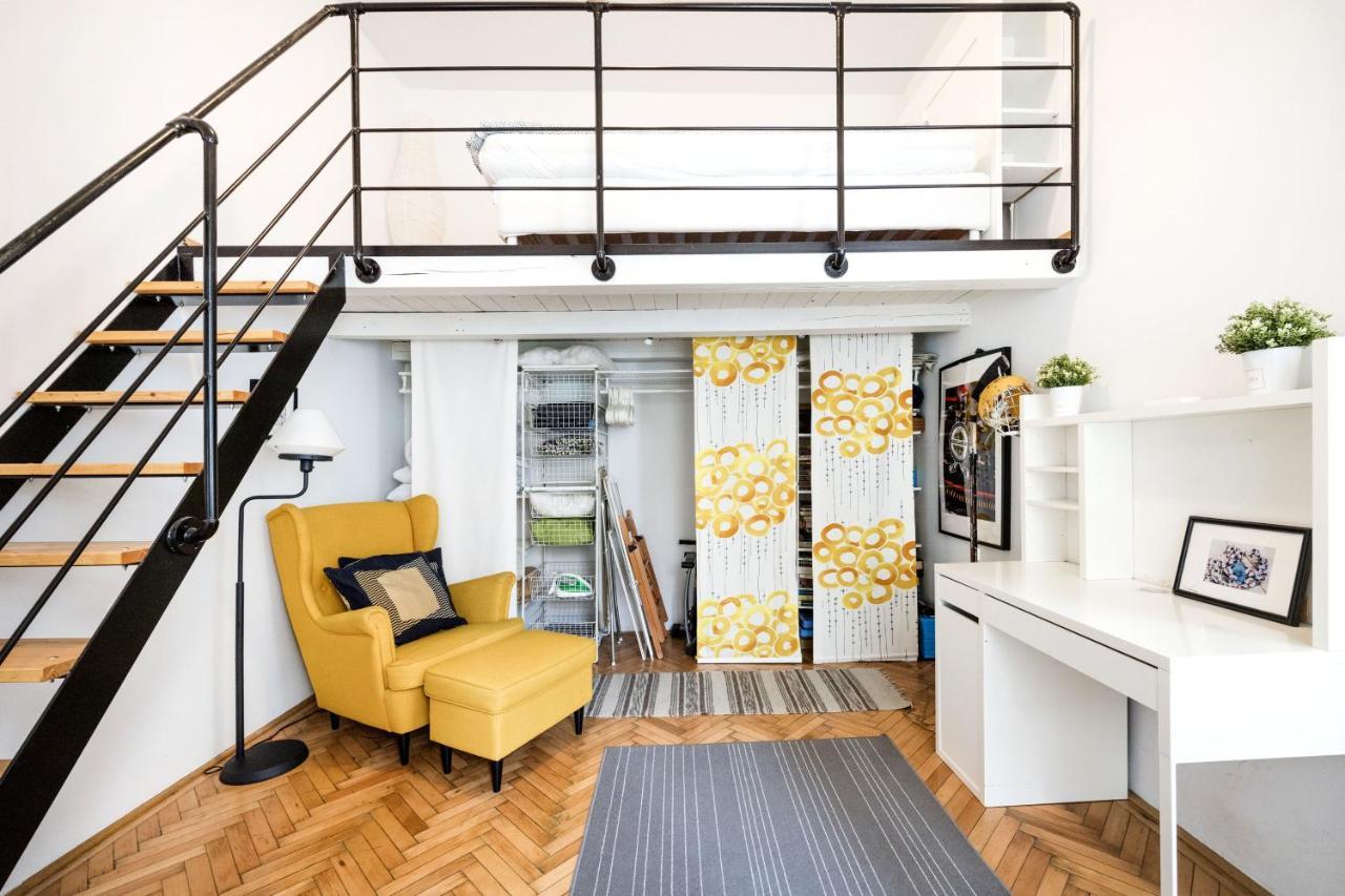 Apartamento Live Like A Local At The Rustic Hockey Hut Budapest Exterior foto