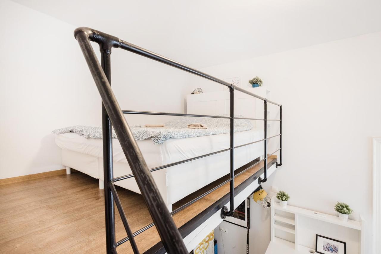 Apartamento Live Like A Local At The Rustic Hockey Hut Budapest Exterior foto